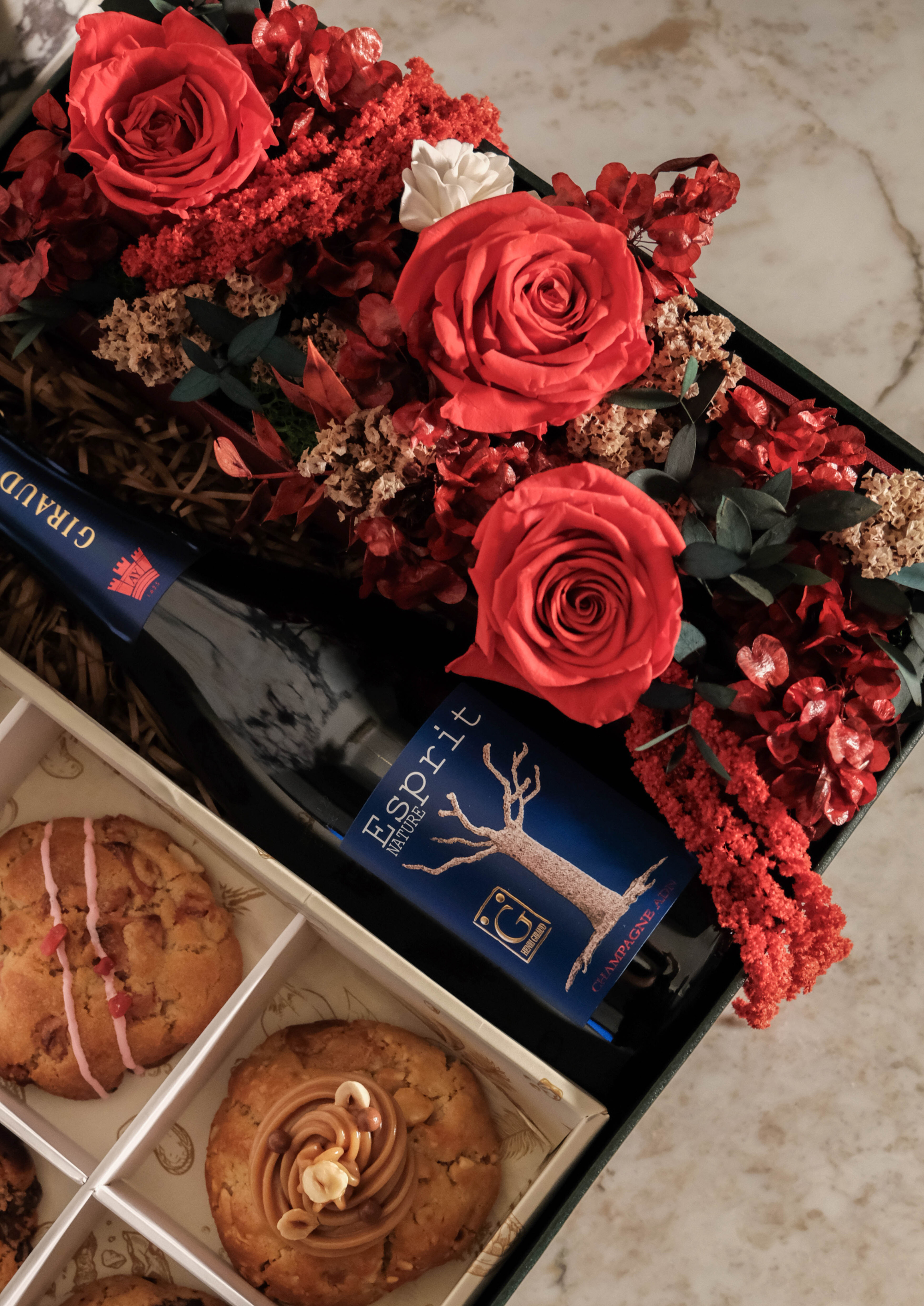 Gifting Hamper with Wine and Preserved Flower Arrangement