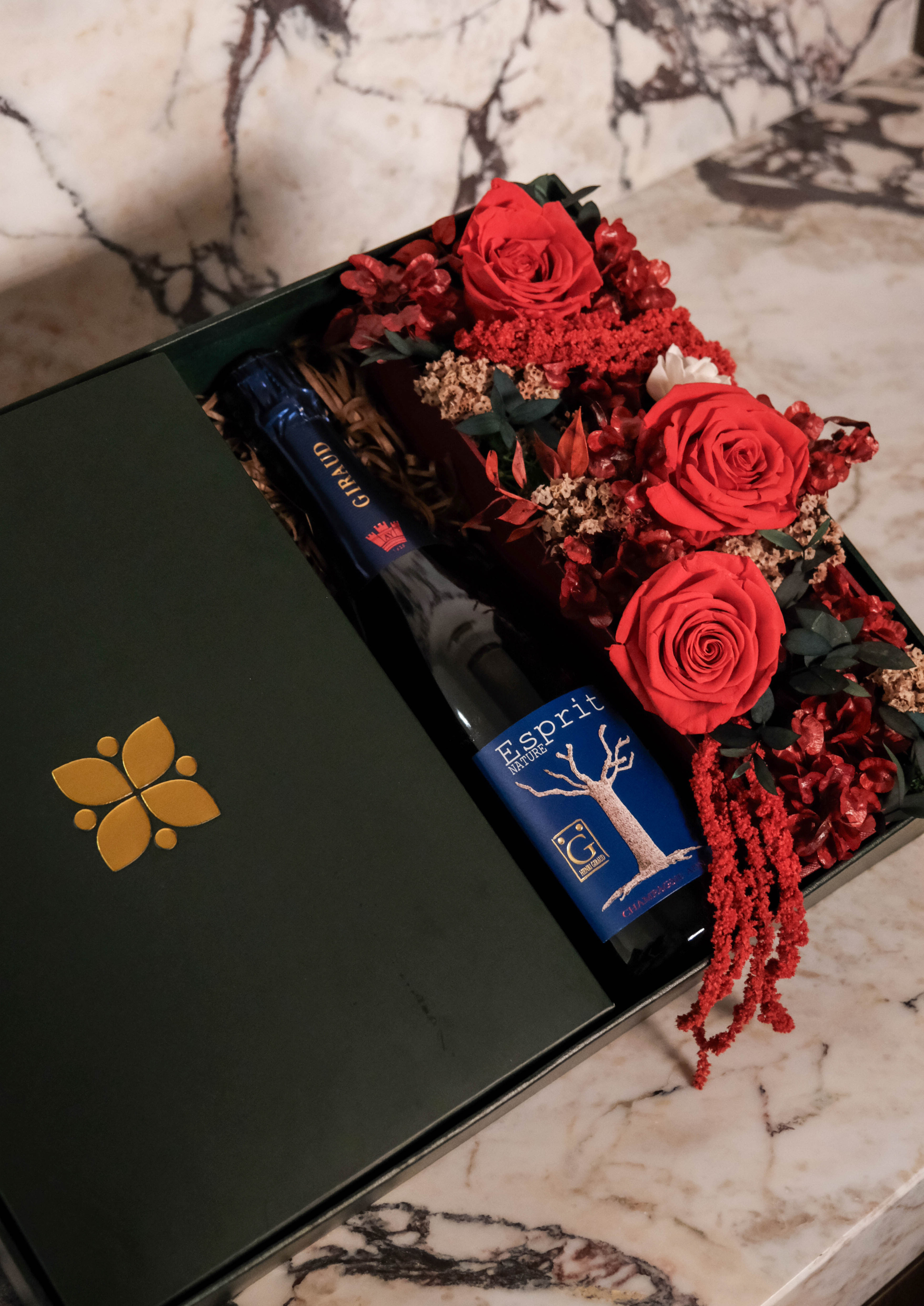 Gifting Hamper with Wine and Preserved Flower Arrangement